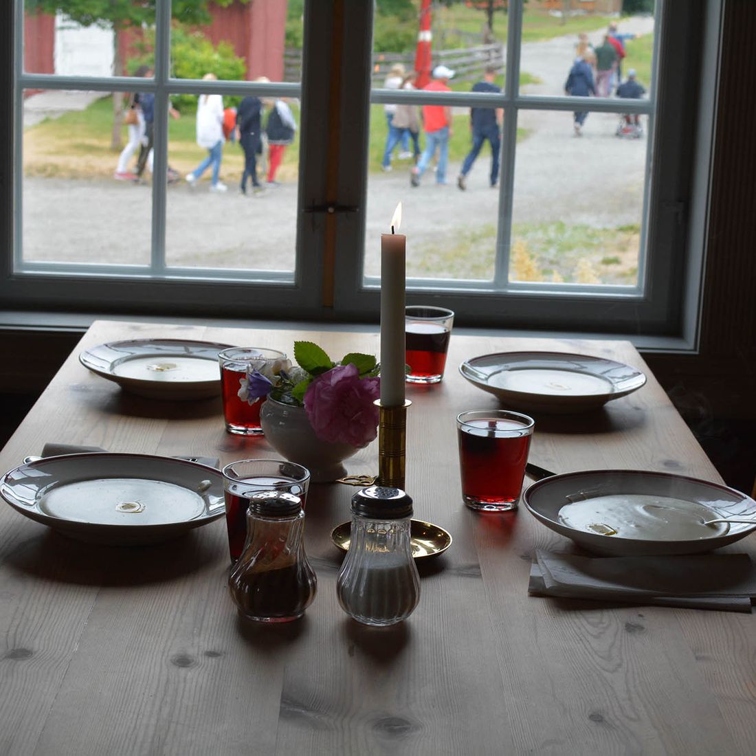 Rømmegrøt og saft på Lier Bygdetun